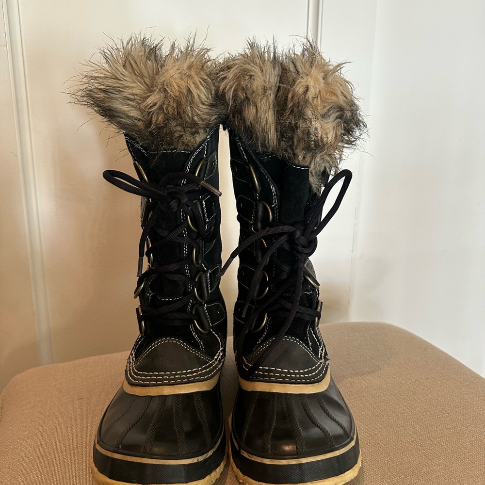 Sorel Waterproof Winter Boots Black Suede Fur Trim | Women’s US 9